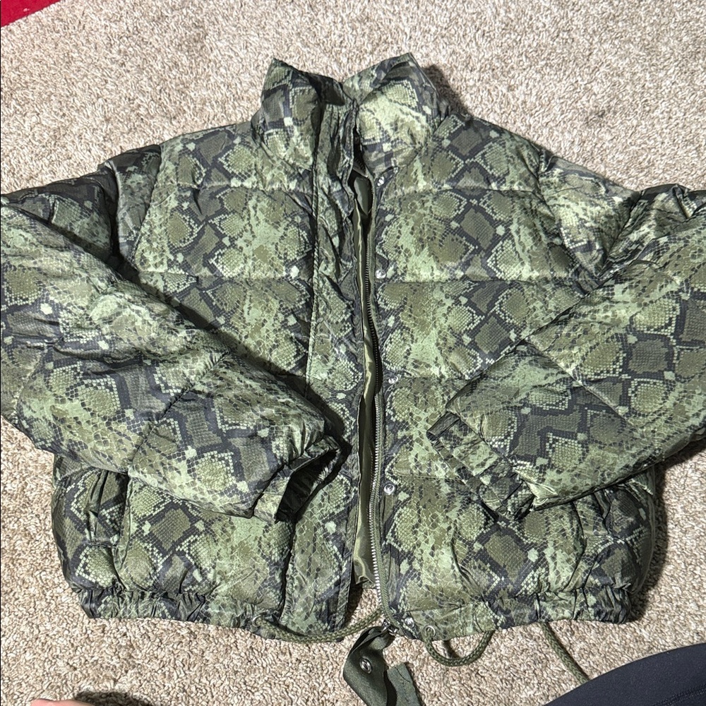 Women’s Green Snake Print Jacket Size Medium